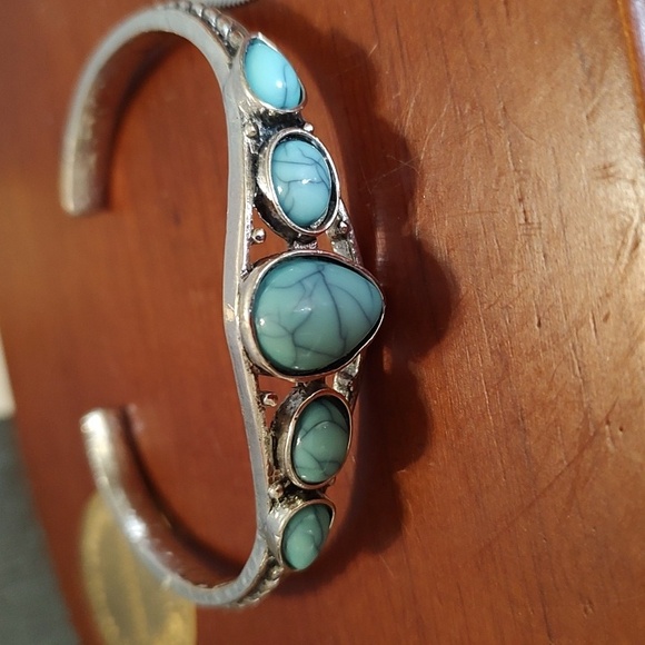 Two Women's Silver Braclets - Picture 3 of 6